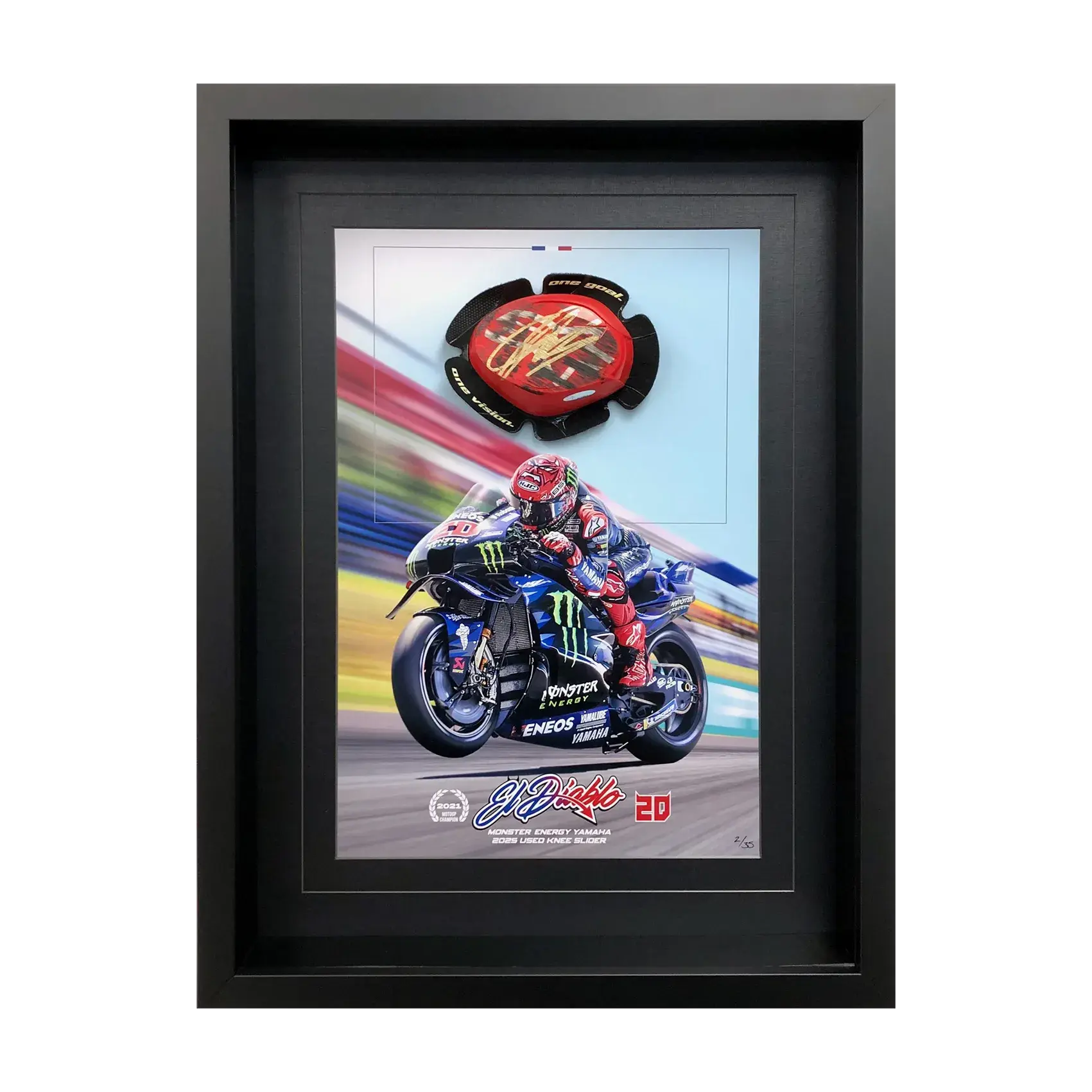 Slider genou MotoGP 2025 porté et signé par Fabio Quartararo et encadré