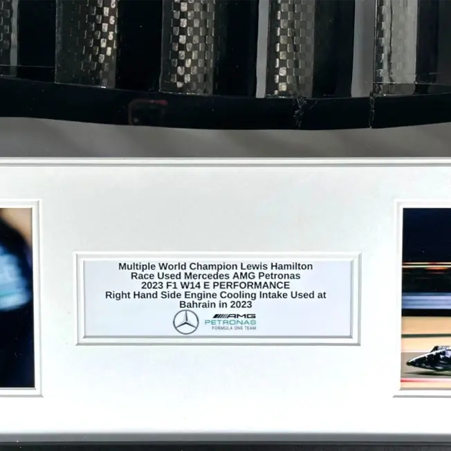 Miniature : Prise admission F1 Mercedes AMG 2023 authentique signée par Lewis Hamilton