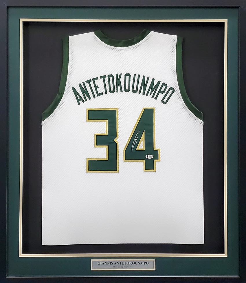 Maillot NBA Milwaukee Bucks Association replica signé Antetokounmpo et encadré