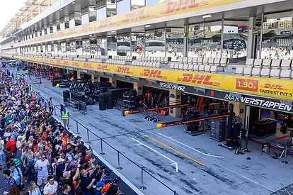 Promenade sur le Pit Lane la Voie des stands - Billets Tickets Places Loges Hospitalité VI