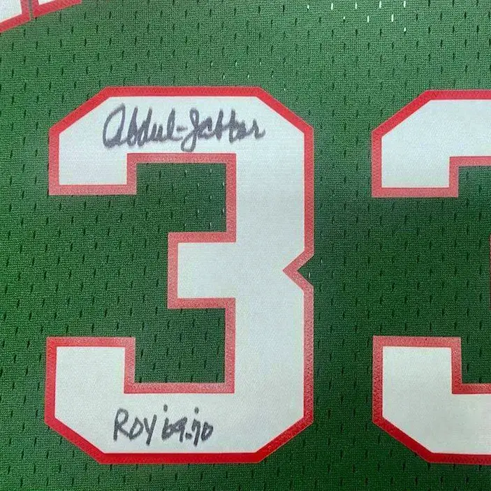 Miniature : Maillot NBA Milwaukee Bucks 1971 Away swingman signé & dédicacé par Abdul Jabbar