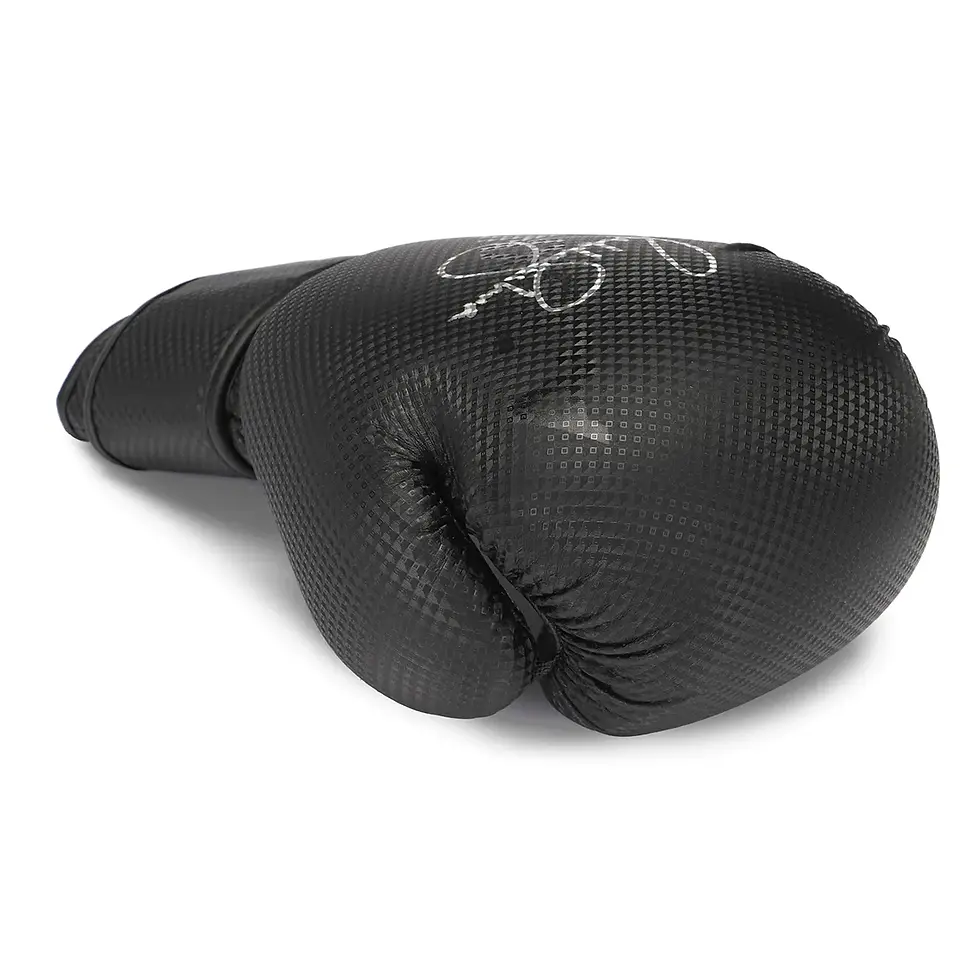 Miniature : Gant boxe AJBXING signé par Anthony Joshua et sous vitrine