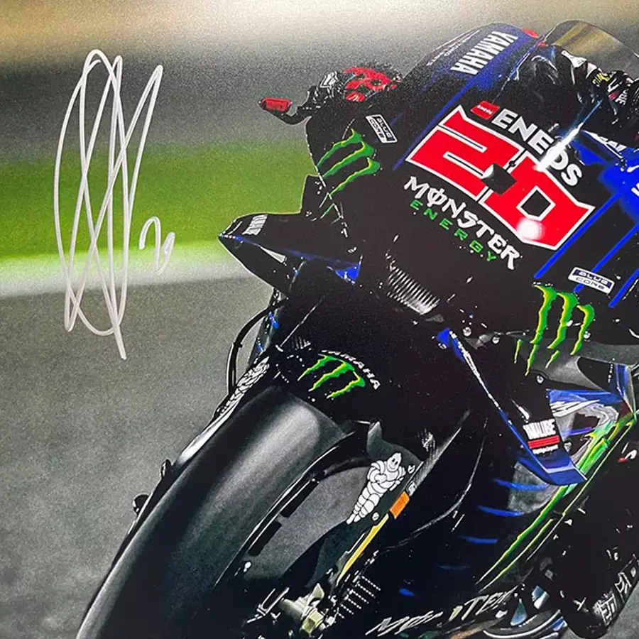 Miniature : Affiche photo MotoGP 2021 signée par Fabio Quartararo et encadrée