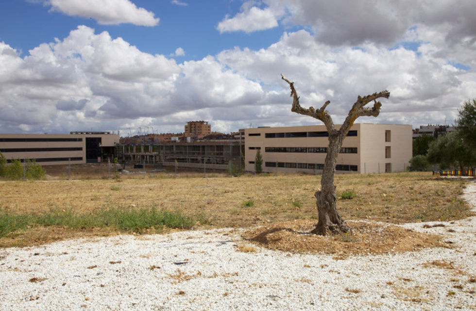 Unfinished college building, Valdeluz