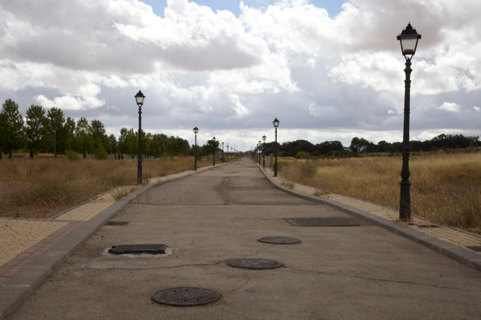 Unfinished road, Valdeluz