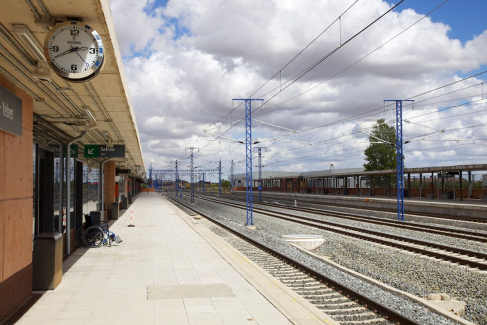 Waiting for the train, Guadalajara-Yebes station.
