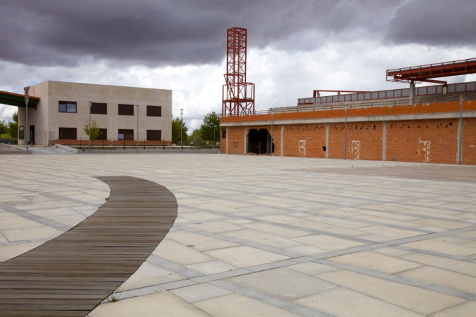 Central plaza, Valdeluz
