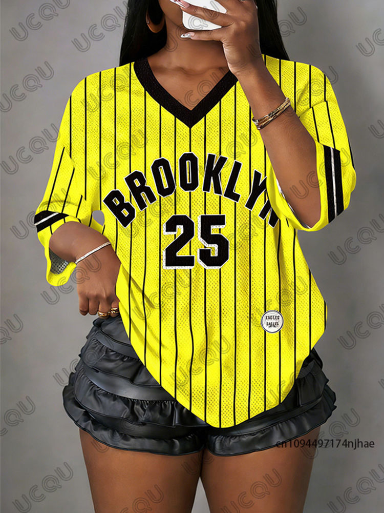 Miniatura: Camiseta Oversized Feminina Gola V Manga Curta Listrada – Brooklyn Nº 25 (Verão)