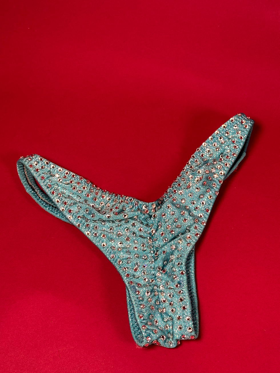 Miniaturebillede: Lyseblå håndlavet rhinstensbikini med clear rhinstensdetaljer