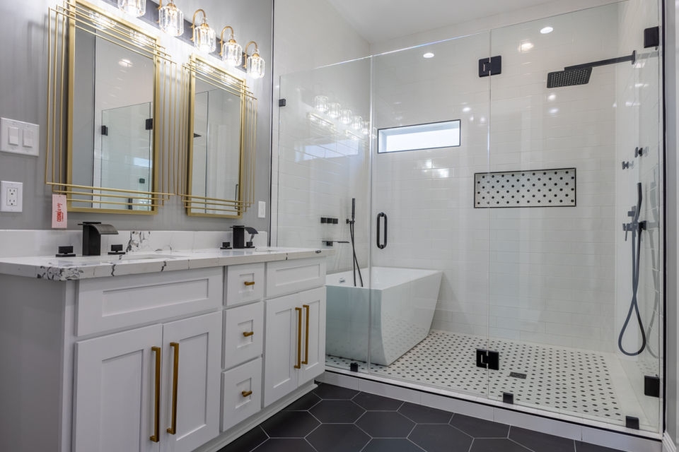 Beautiful modern bathroom in Arabi, Louisiana