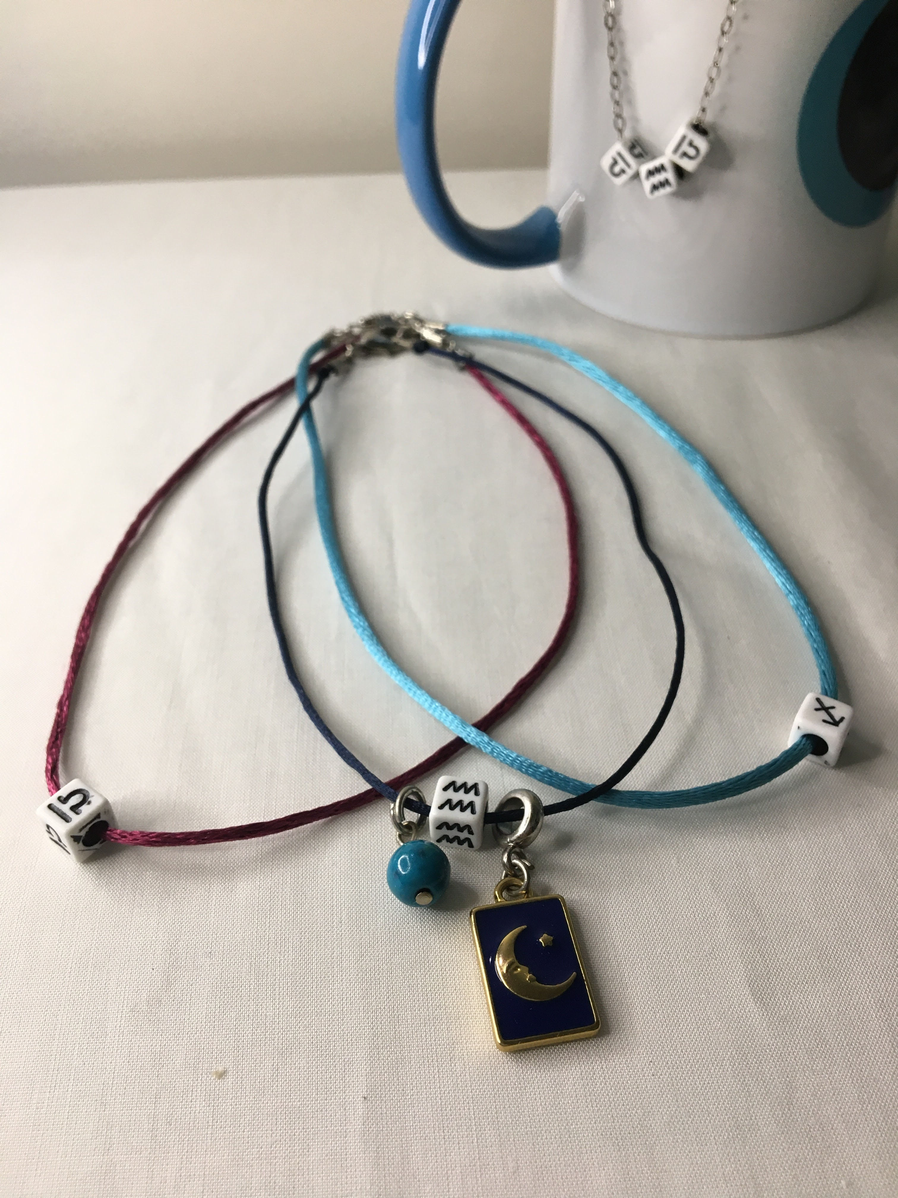 Mix de Gargantilhas Signos com Mística