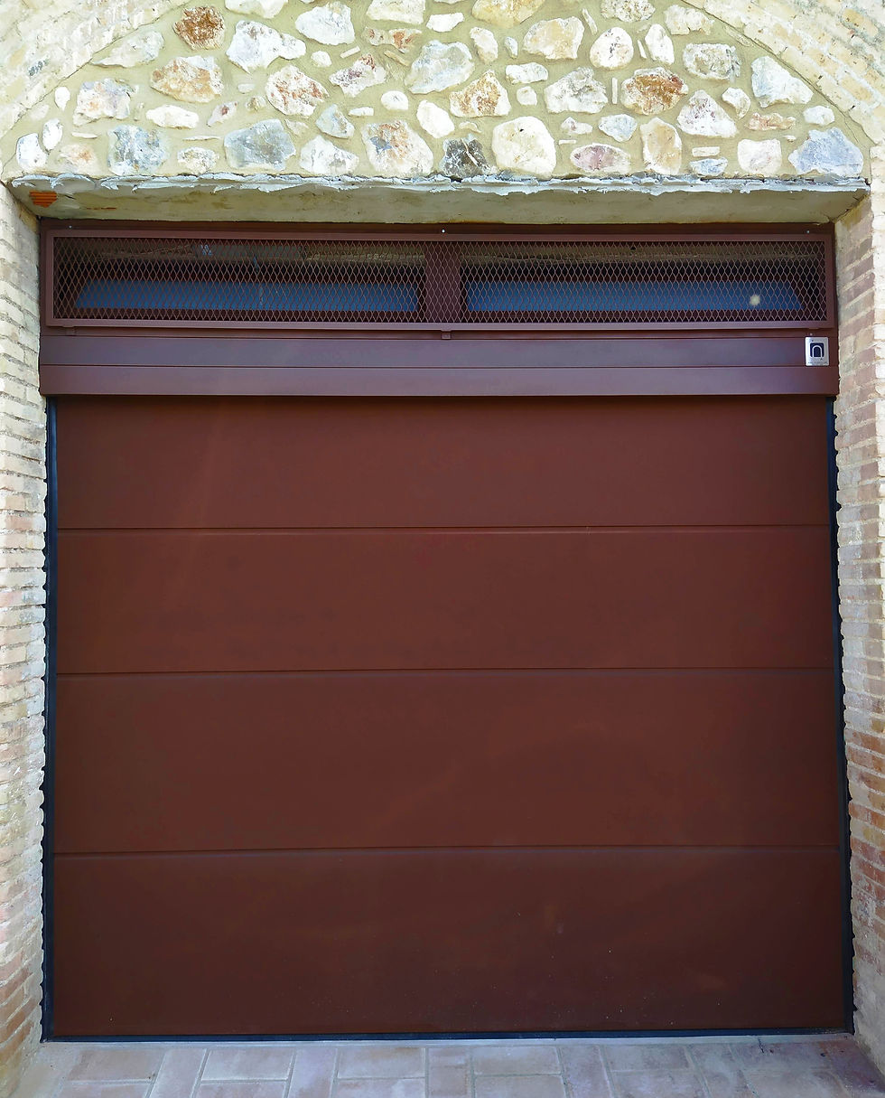 Instal.lació i reparació portes garatge i jardí Novadoor.