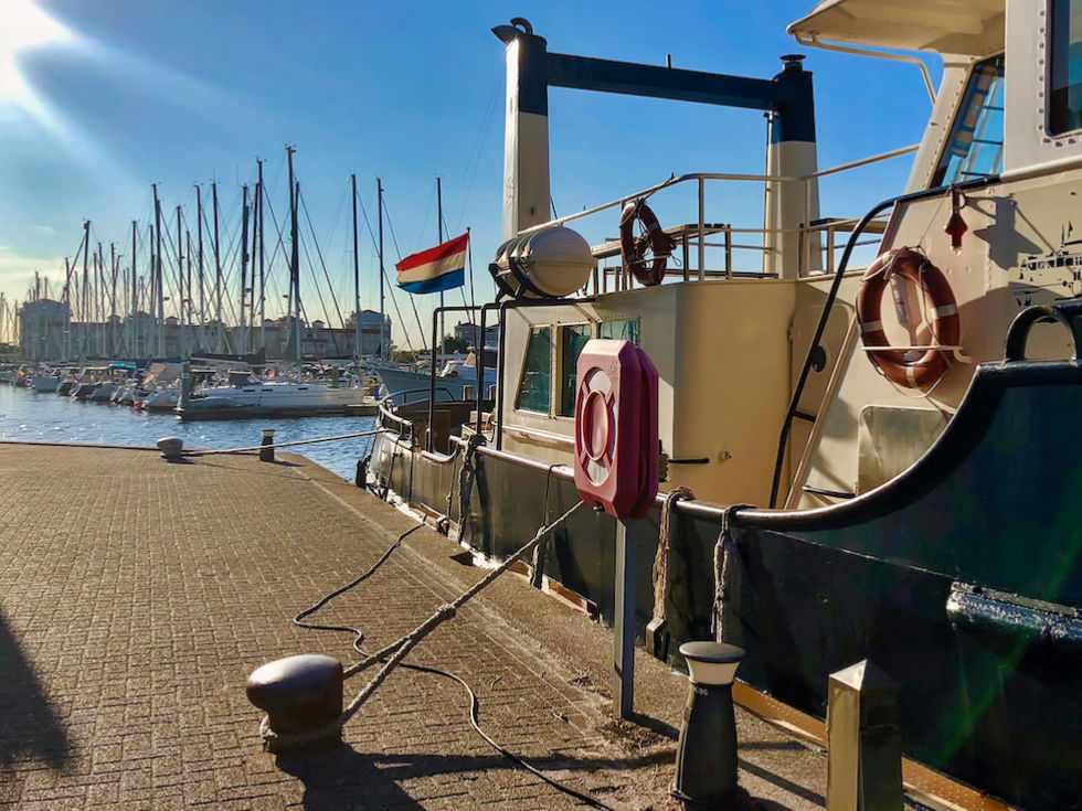 Rondvaartboot overkant Jachthaven