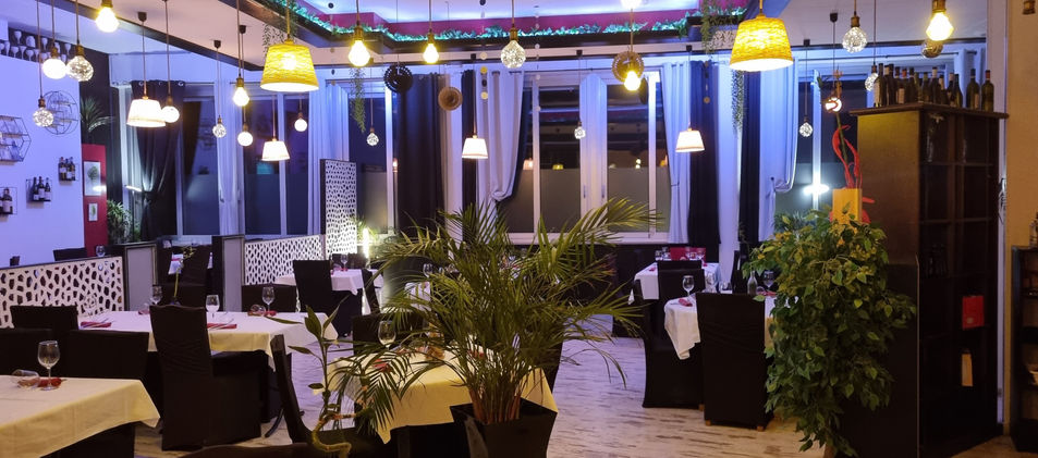 Enjoy-Deruta-Perugia-Ristorante-Pizzeria-Bistrot-Pizze-Sala-Ristorante10.jpeg