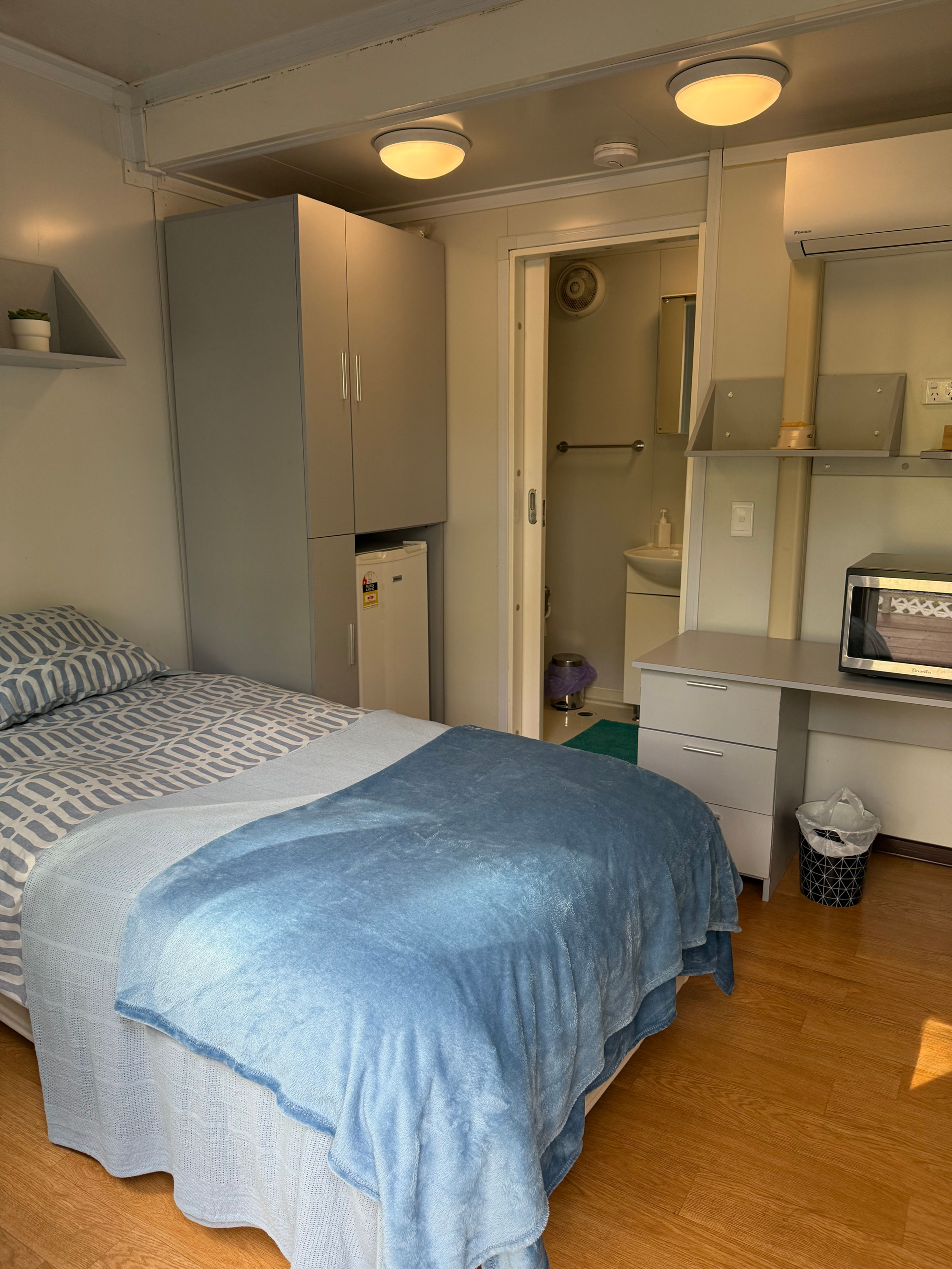 Private Cabin  (single bed, ensuite and kitchenette)