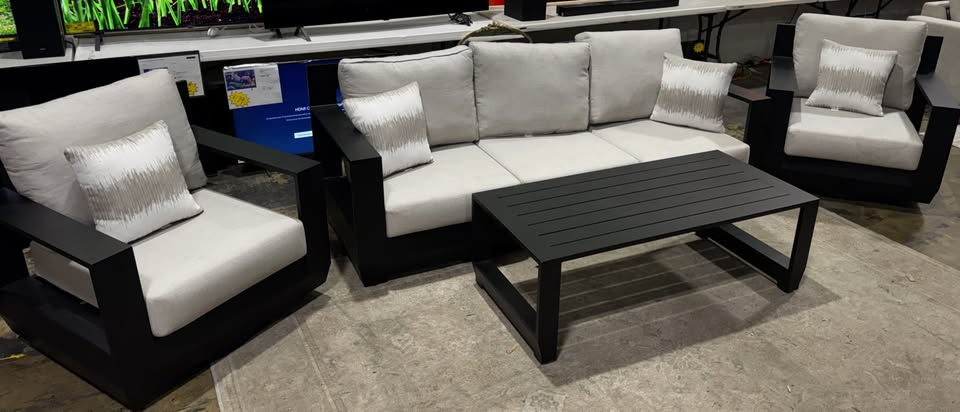 Thumbnail: Henredon Calis 4 Piece Outdoor Seating Set
