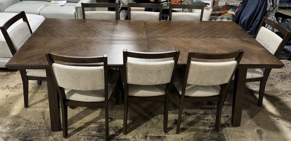 Thumbnail: Thomasville Anacortes 9-Piece Dining Set