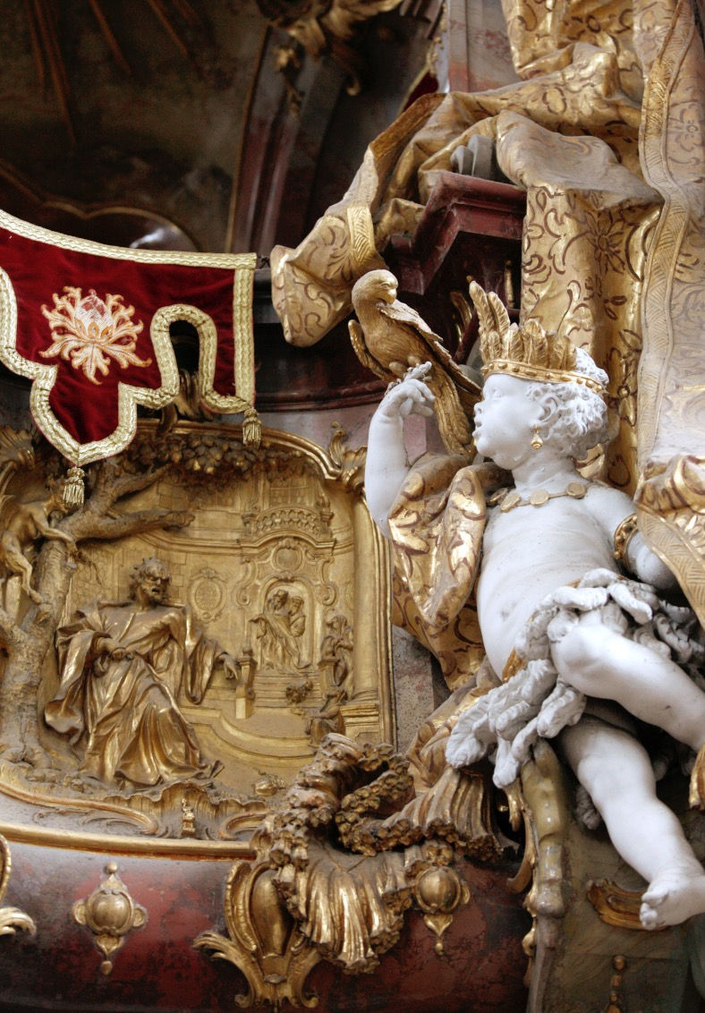 Tiere suchen in der bekannten barocken Basilika der Benediktinerabtei Ottobeuren: So macht Sightseeing auch Kindern Spaß.