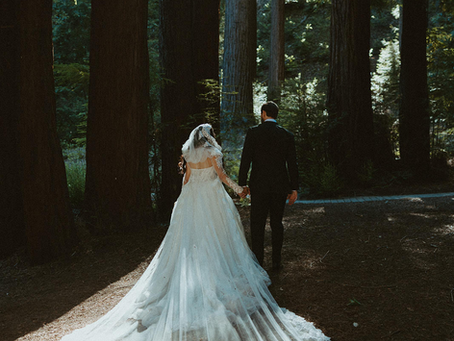 Your Dress Is Simple. Should Your Veil Be the Showstopper?