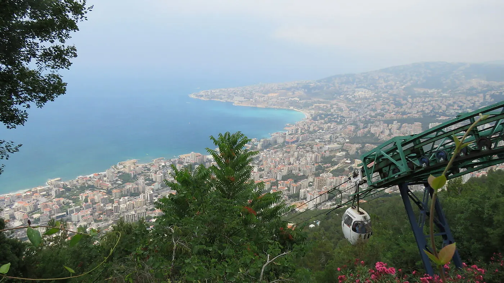 Teleferikle Harissa’ya çıkarken Jounieh Körfezi ayaklarınızın altında açılıyor.