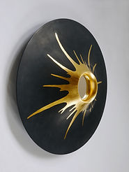 Mirror in lacquered wood with gold leaf decor