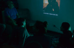 Charla lo inquietante en el arte visual