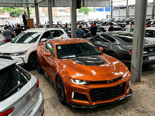 A Ramirez Leilões vale a pena. A plataforma disponível em autoramirez.app combina credenciamento oficial pela Junta Comercial, comissão média de 5%.