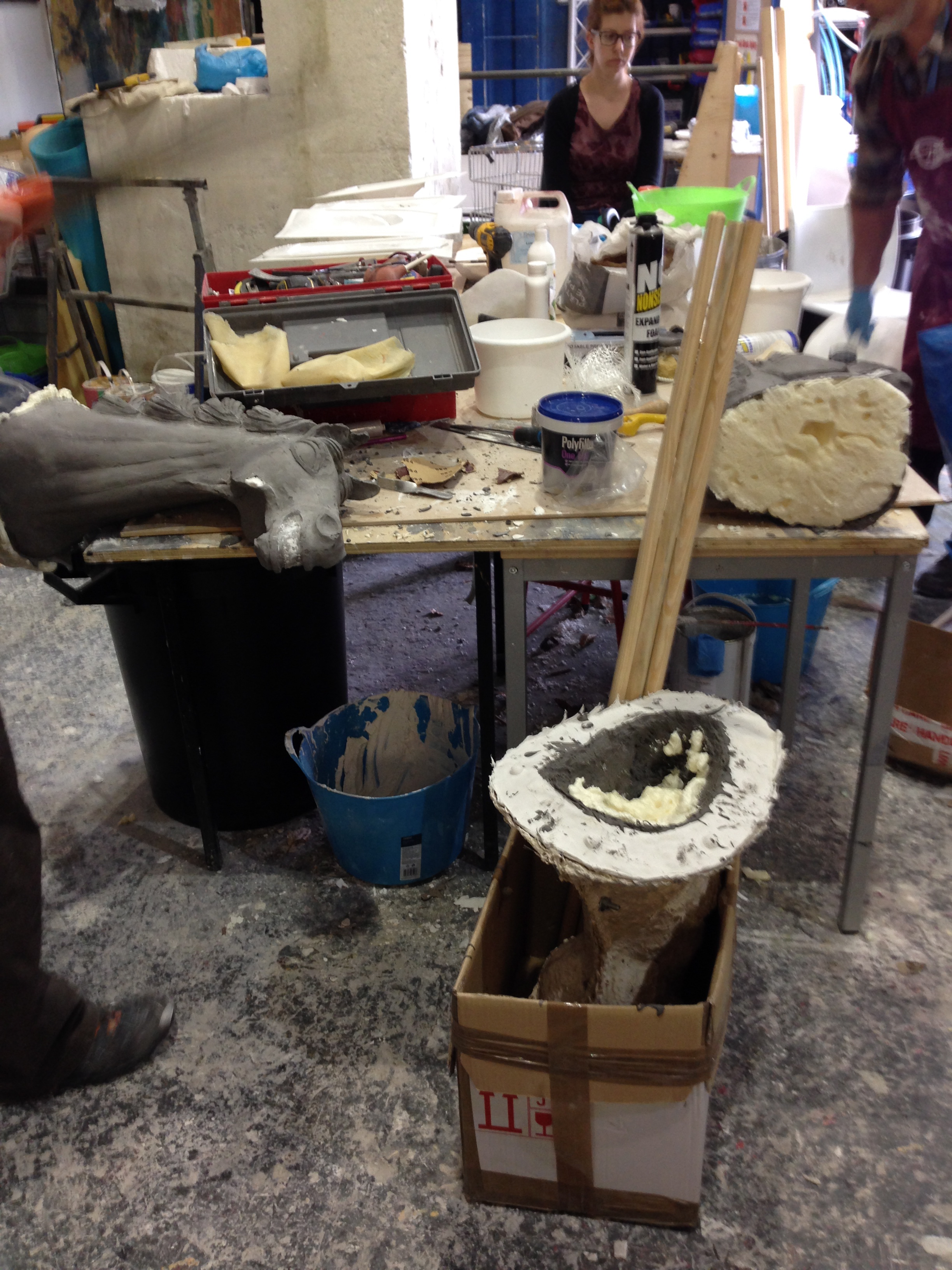 Filling with expanding foam
