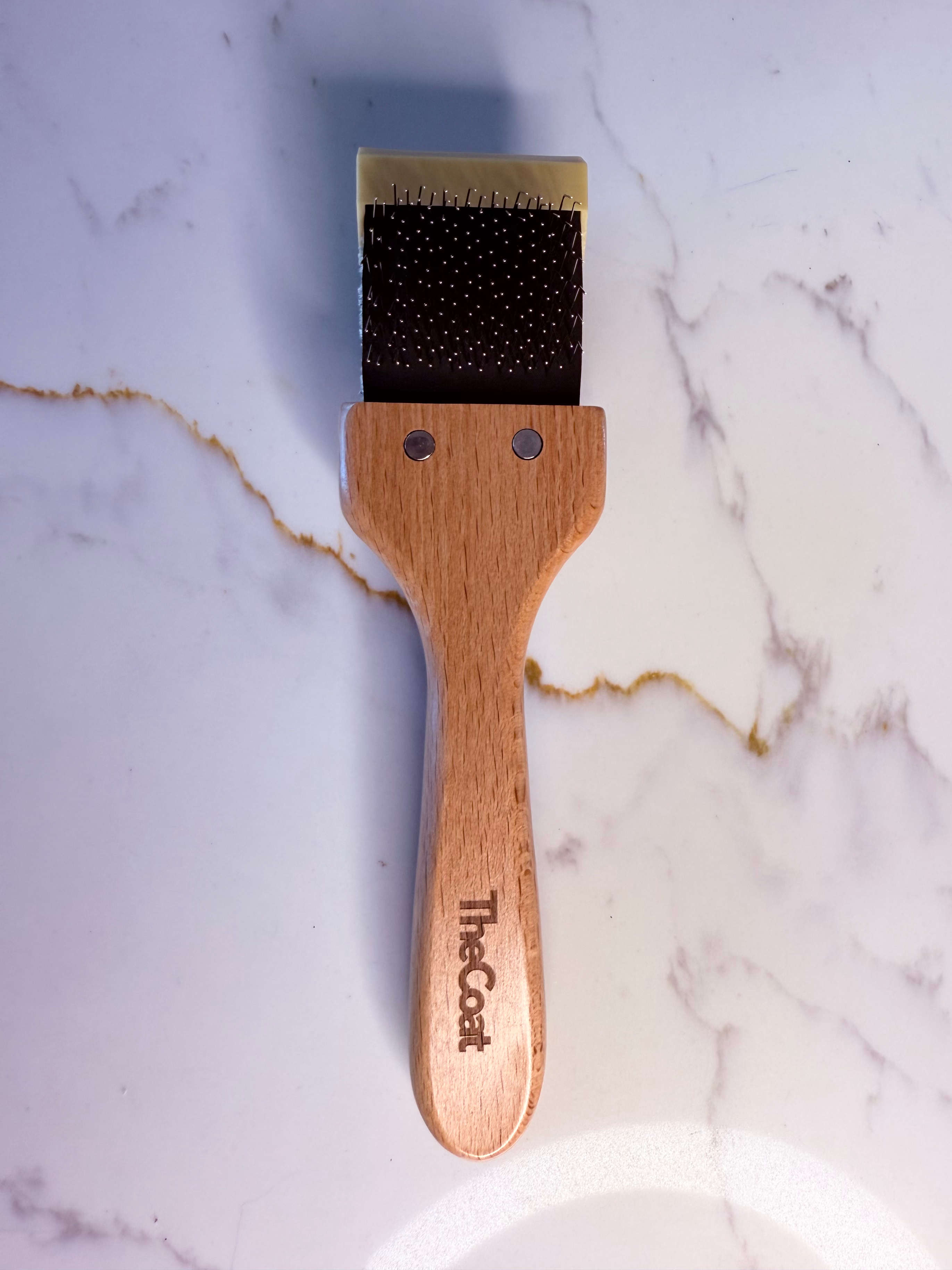 'The Coat' NoTangle Brush