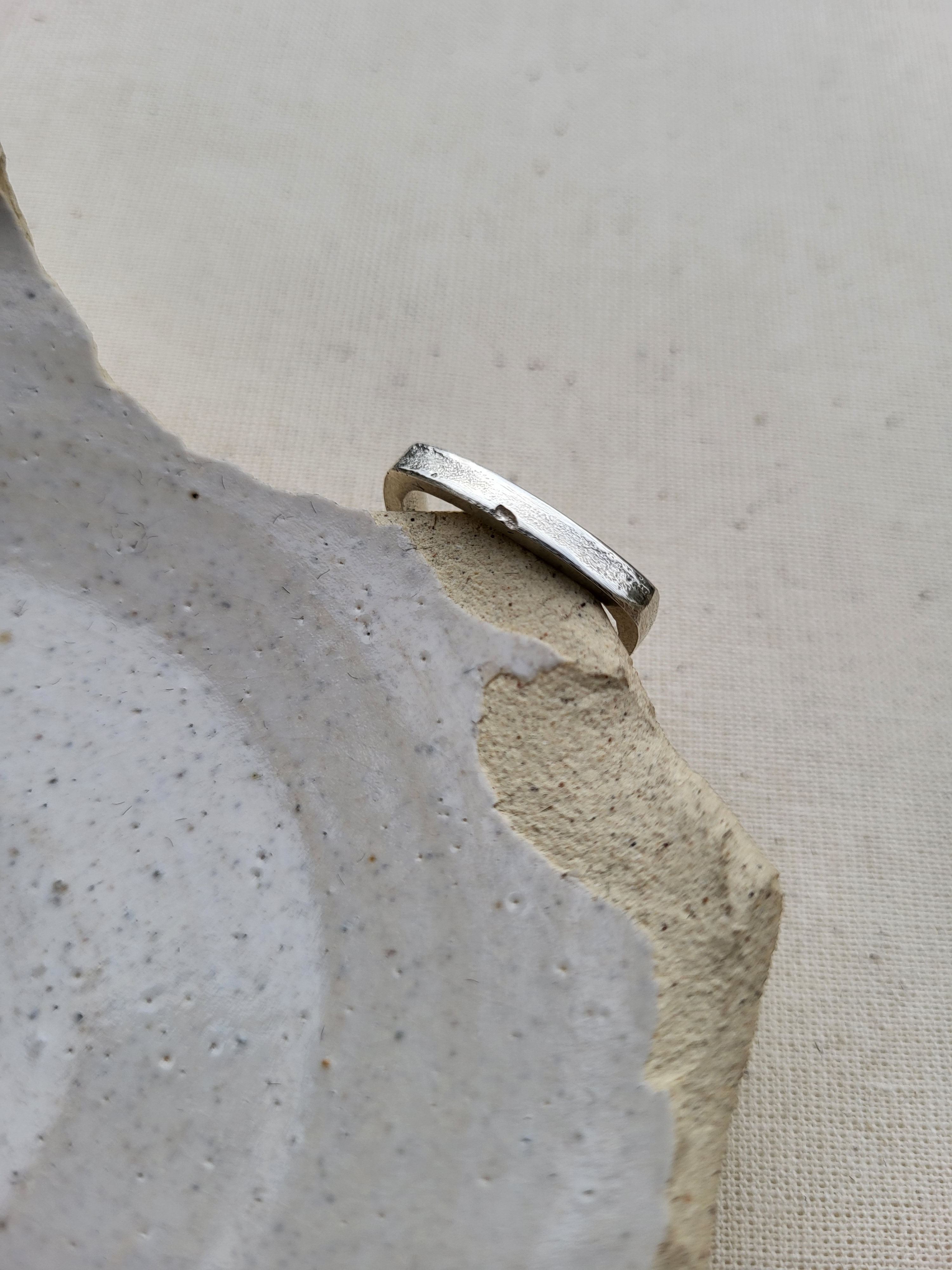 ANTI(QUE) SANDED RING