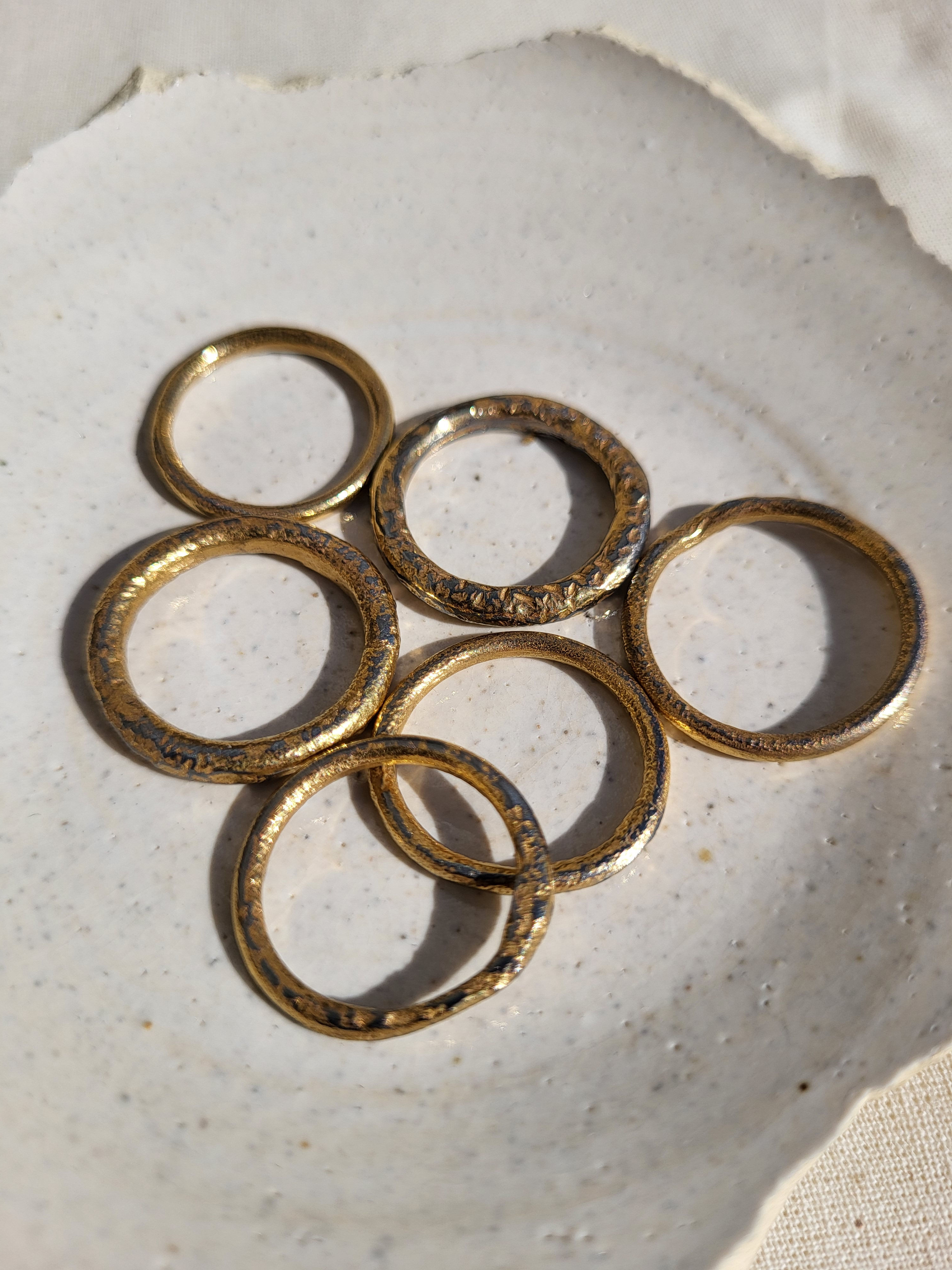 BLACK & GOLD SKINNY RINGS