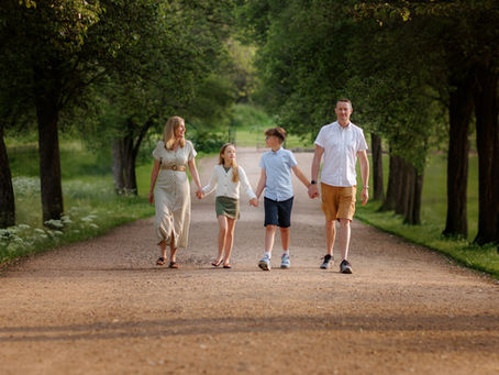 What to Wear for Family and Maternity Photos in Bristol