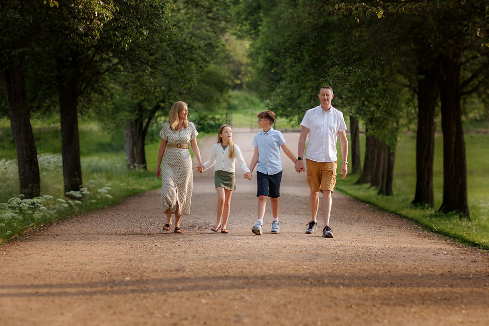 What to Wear for Family and Maternity Photos in Bristol