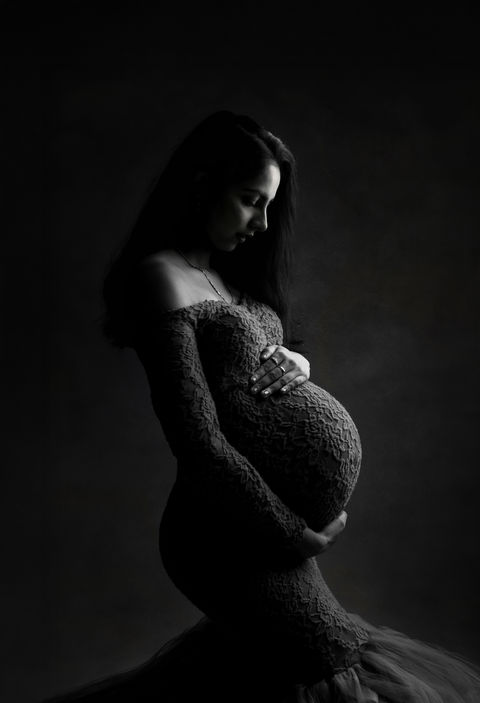 confident Fine art black and white maternity photography in Bristol