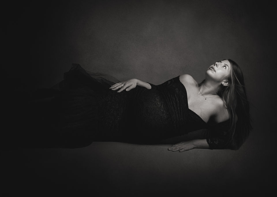 romantic Fine art black and white maternity photography in Bristol