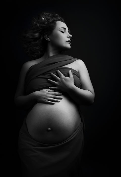editorial Fine art black and white maternity photography in Bristol