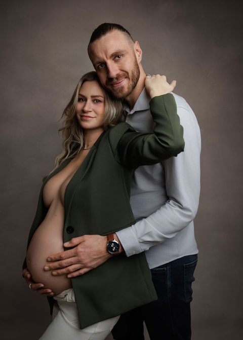 Intimate maternity portrait capturing pregnancy before birth
Calm maternity photoshoot in a private Bristol studio