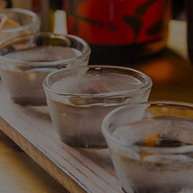 グラスおちょこの日本酒
