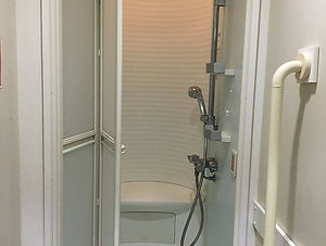 シャワー室内部