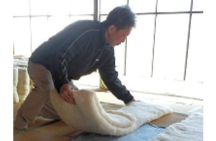 打ち直した綿で敷ふとんを仕立て