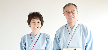 健診を受けるシニア夫婦