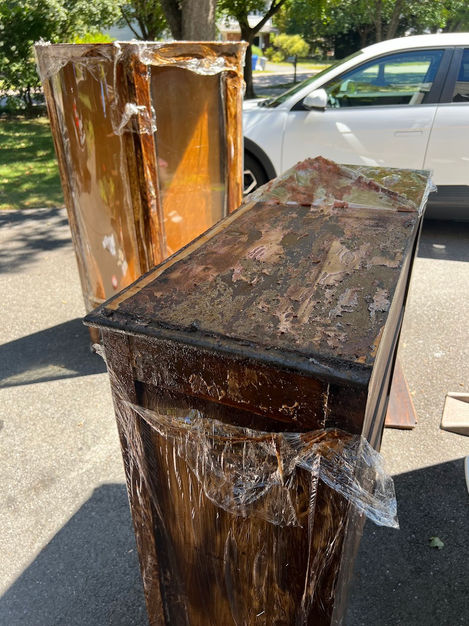 Hutch, in background