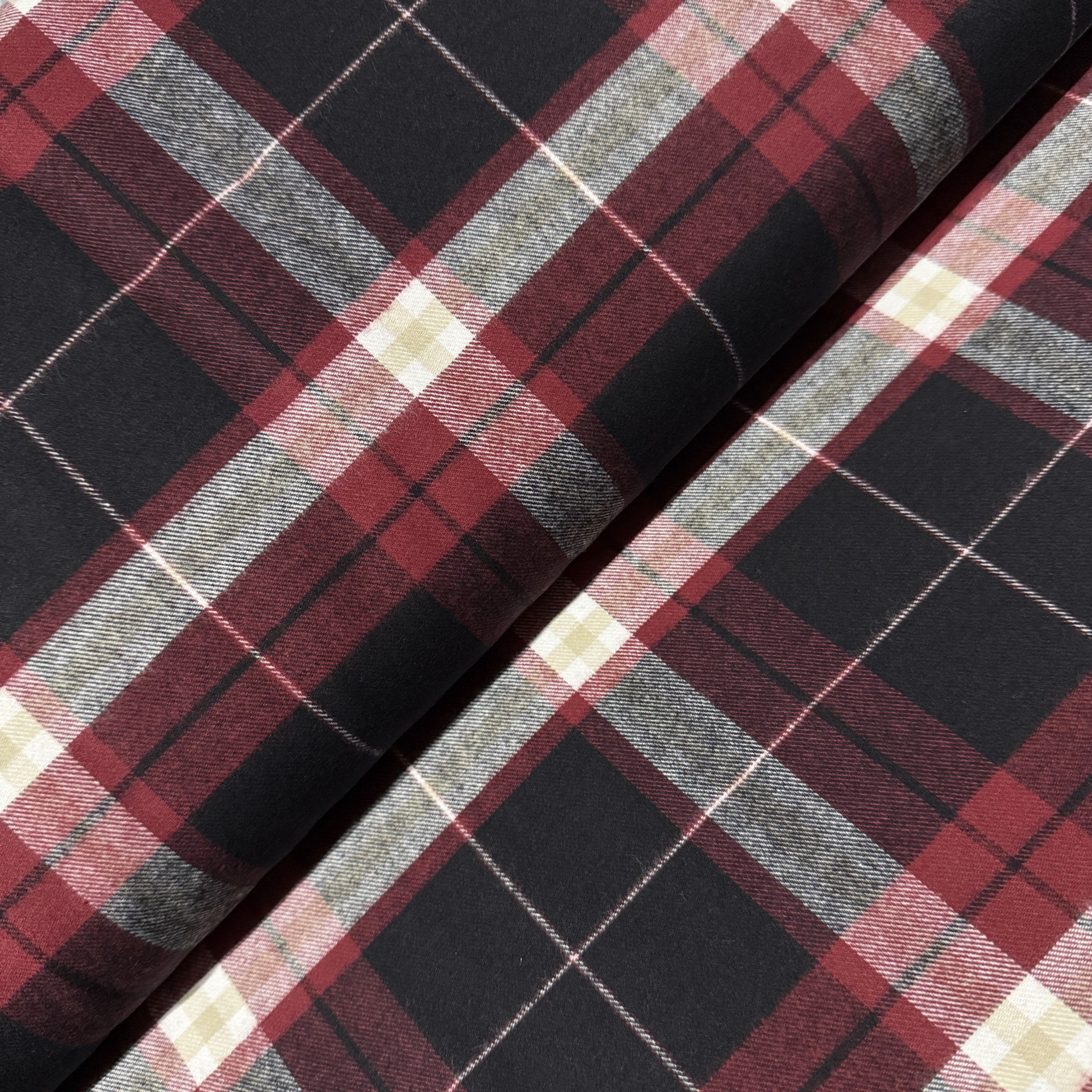 Flanell mit Karomuster, auf dem Stoffballen