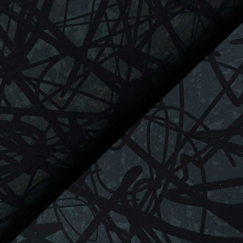 French-Terry mit abstraktem Muster, auf dem Stoffballen