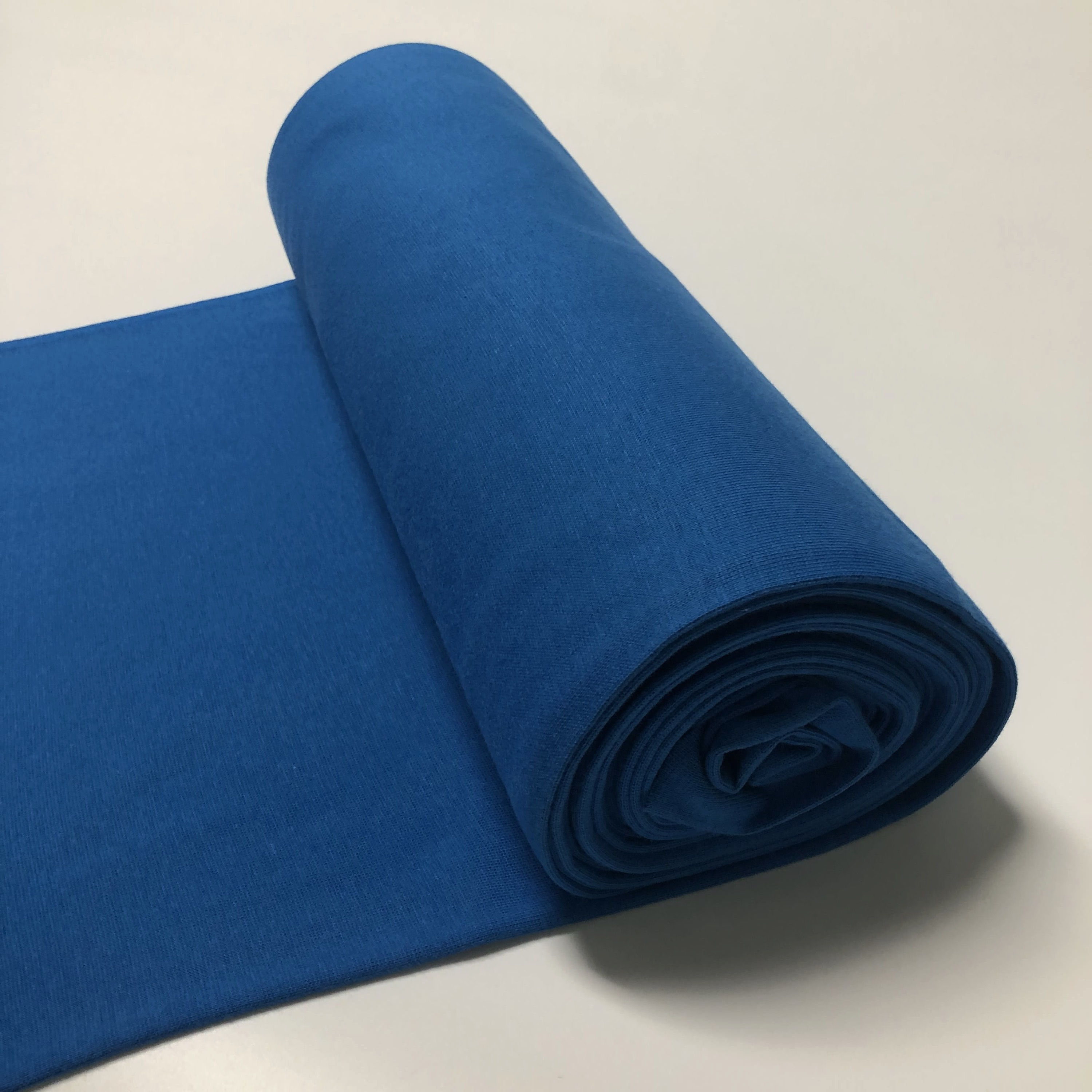 Bio-Bündchen in blau, auf der Rolle