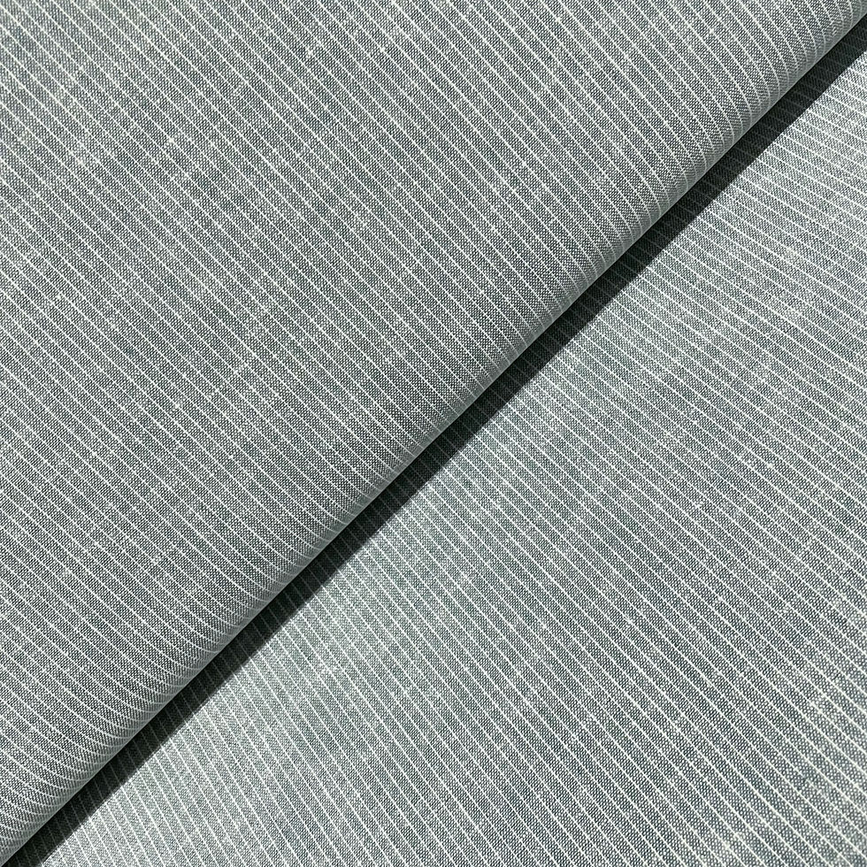 Leinen-Baumwolle gestreift in Jeansmint meliert, auf dem Stoffballen