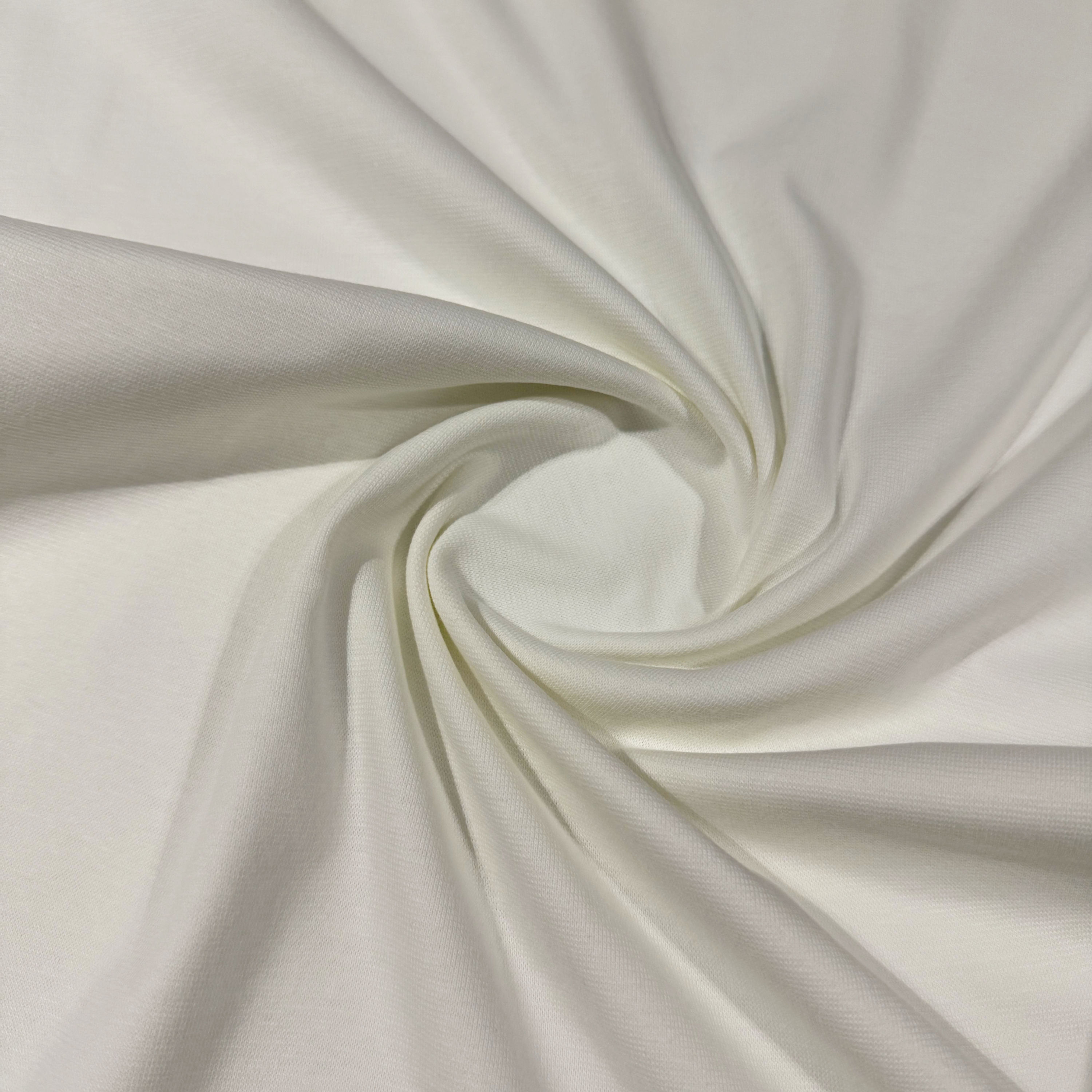 Bündchen in Ecruweiß