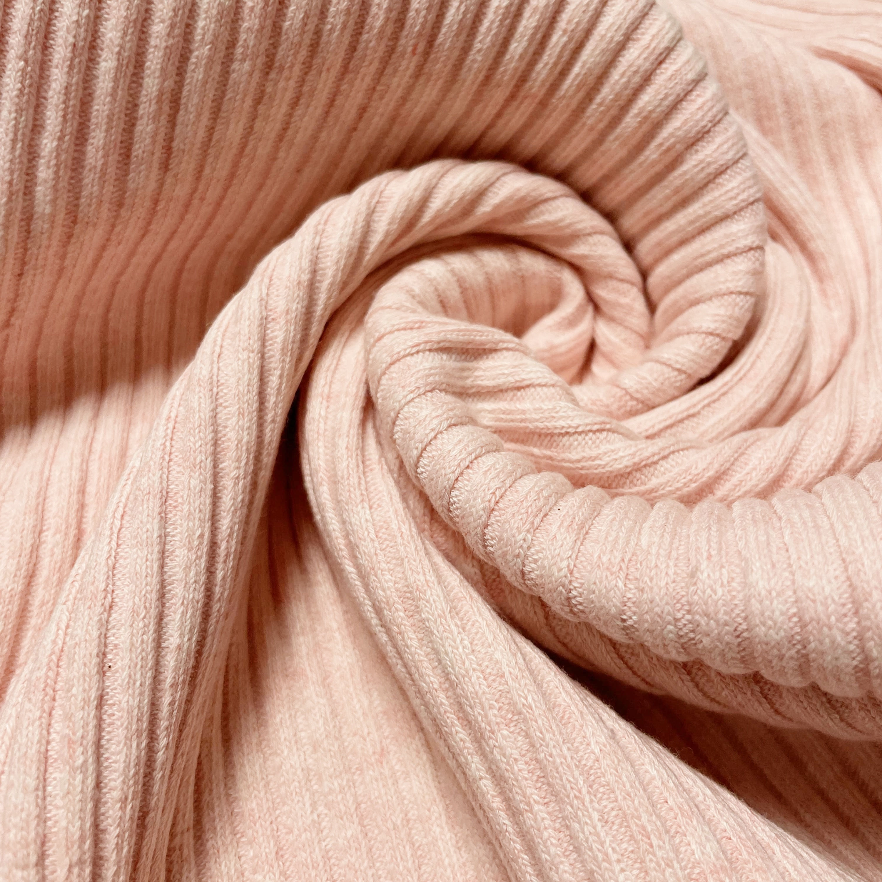 Grobripp-Bündchen in hellem lachs meliert