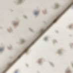 Jersey mit bunten Schnecken, auf dem Stoffballen