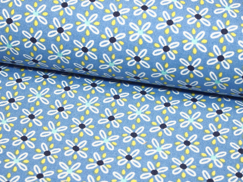 blauer Baumwollstoff mit Blumen Nahaufnahme